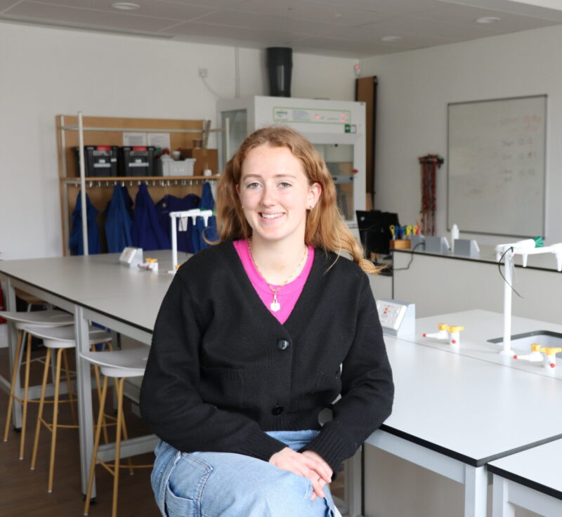 Holly Dulieu goes to Cambridge University to study Veterinary Medicine.